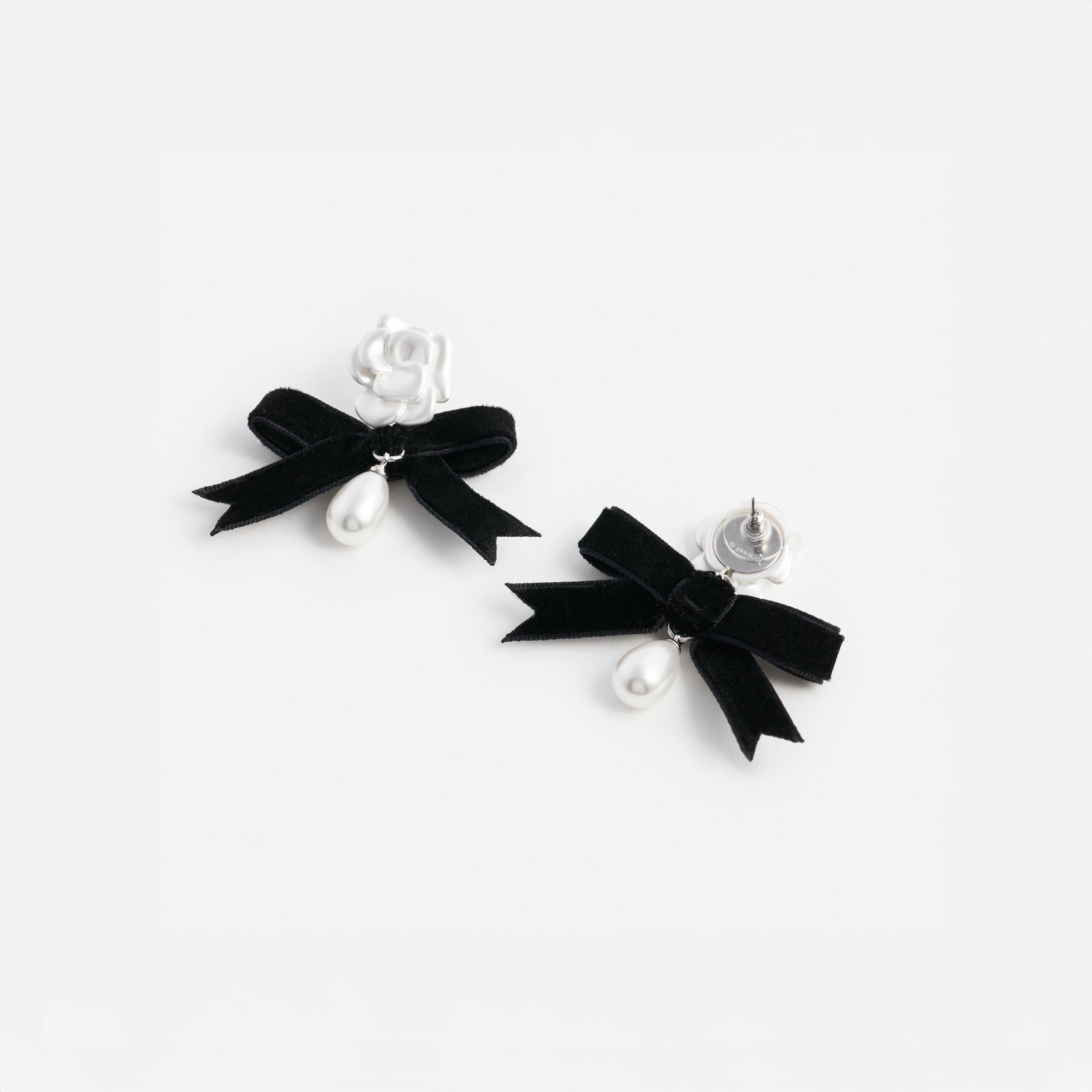 Pearl Black Bow Earring