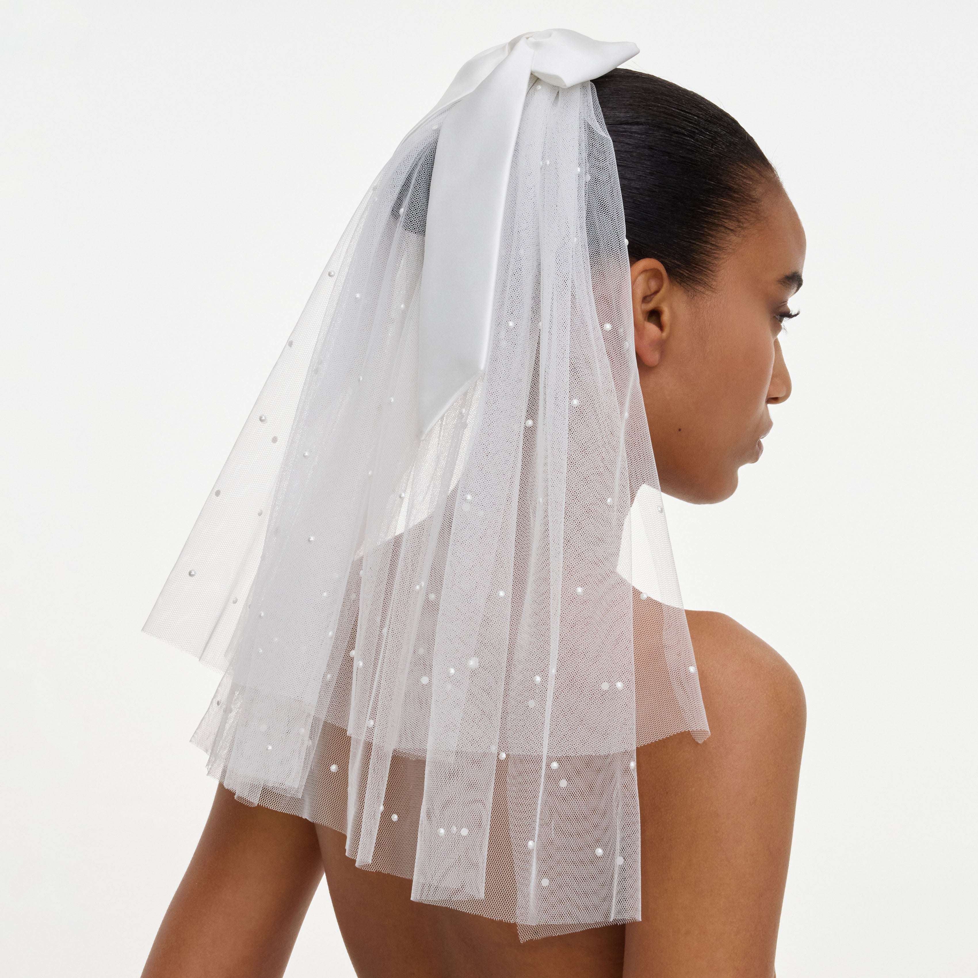 Satin Bow Embellished Veil