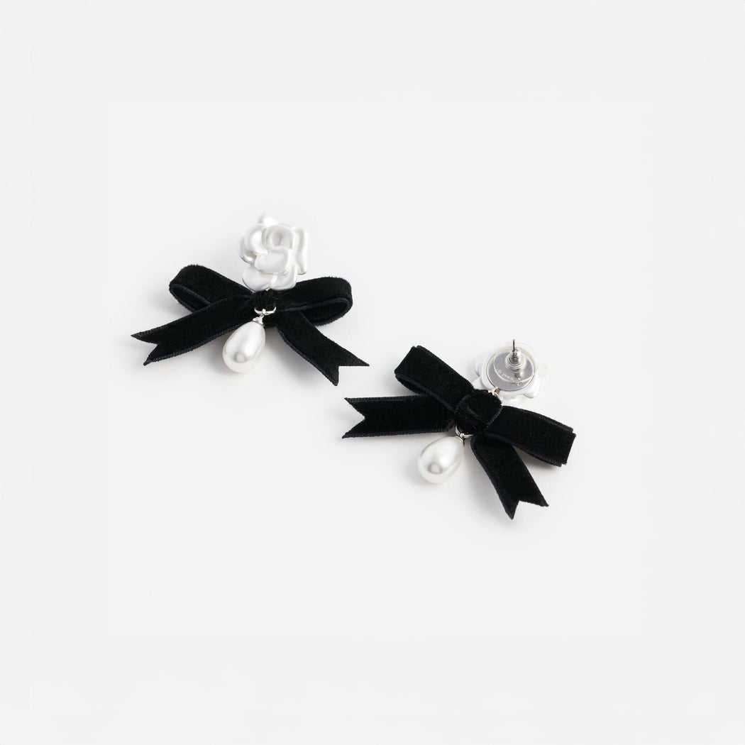 Pearl Black Bow Earring