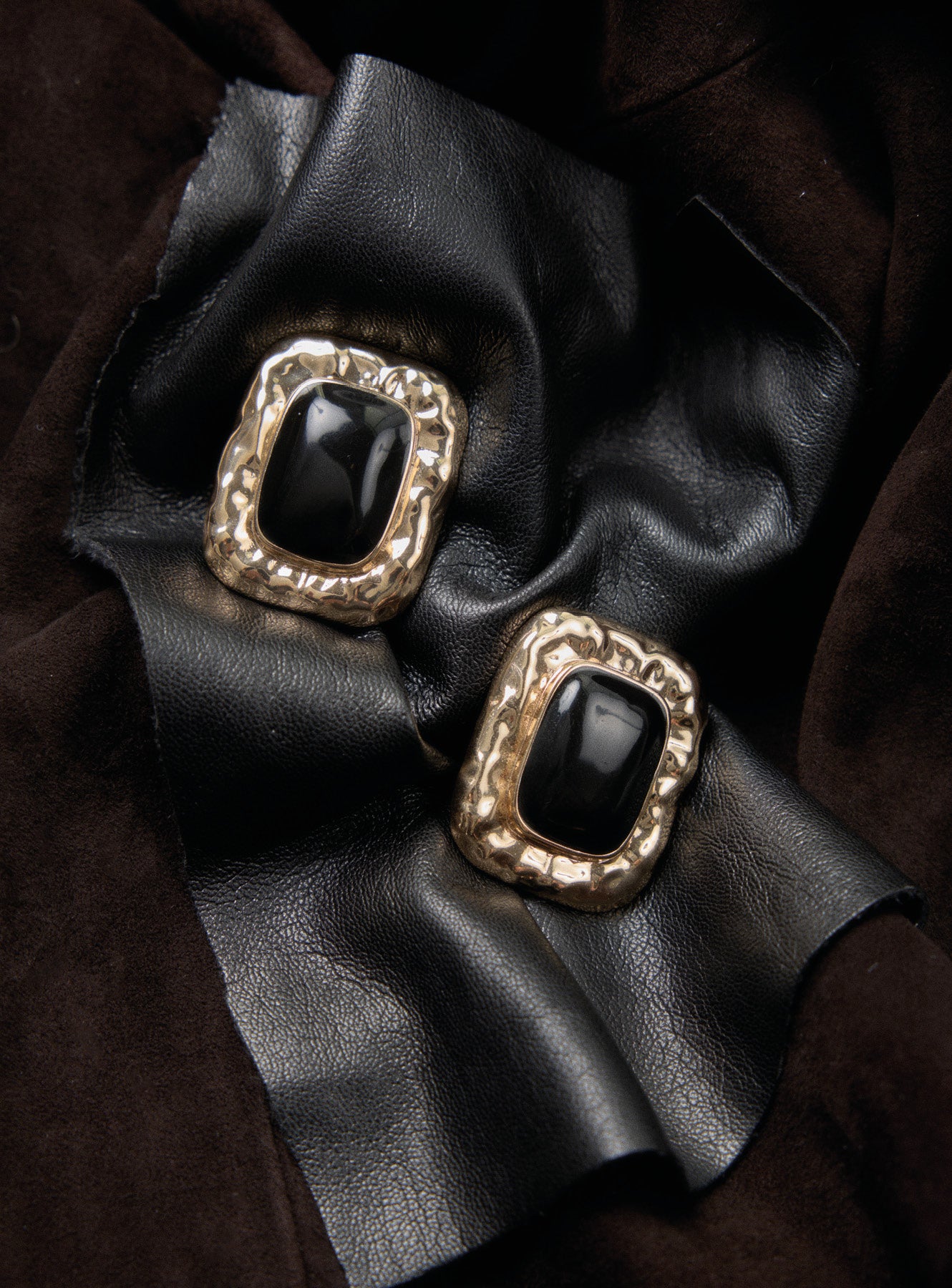 Mottled Gold Black Earrings