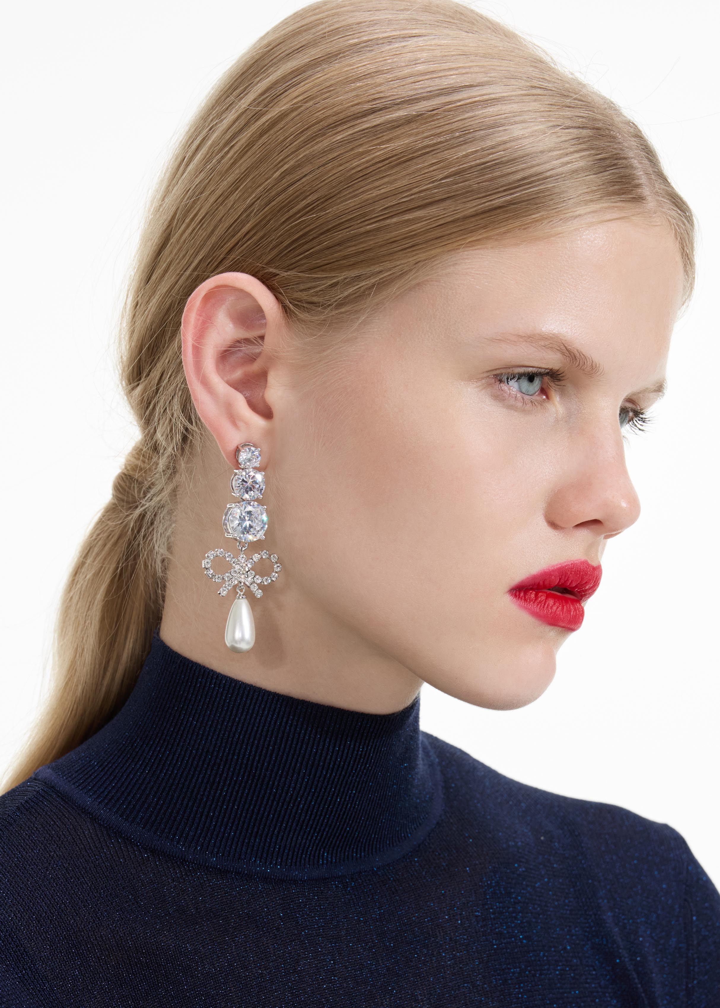 アクセサリー MICRO BOW CRYSTAL TIERED EARRINGS Micro Bow Pearl Earrings – self-portrait-EU